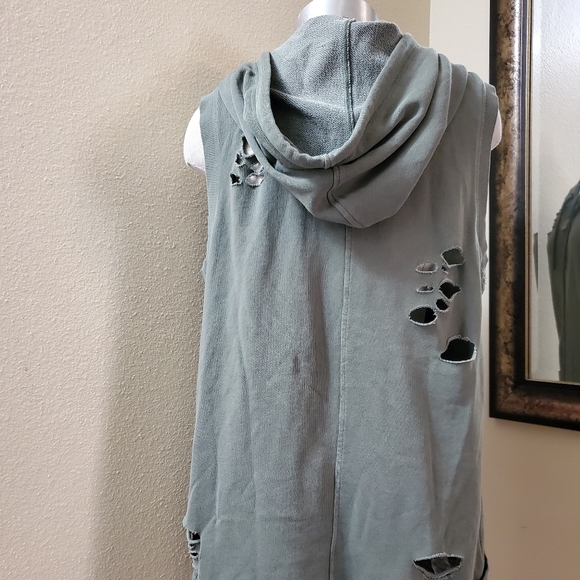 Uniquely Lorna Jane Distressed Sleeveless Vest - Picture 6 of 14